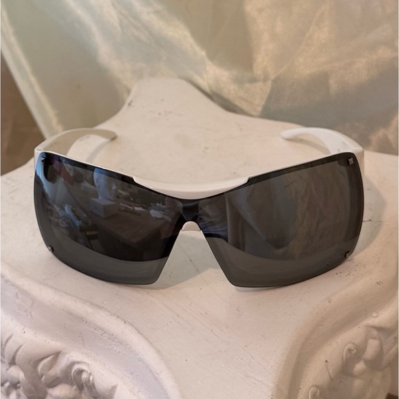 Christian Dior Overshine 2 Rare Vintage Y2K Sunglasses in White and Black - Picture 3 of 13